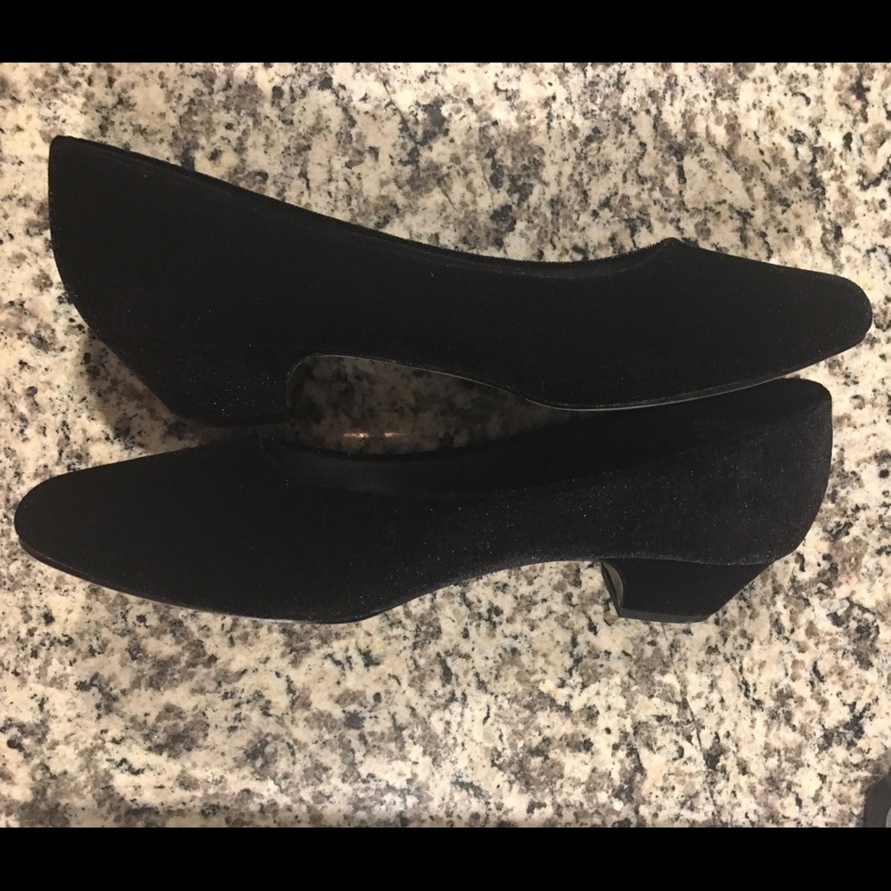 Easy black velvet shoes